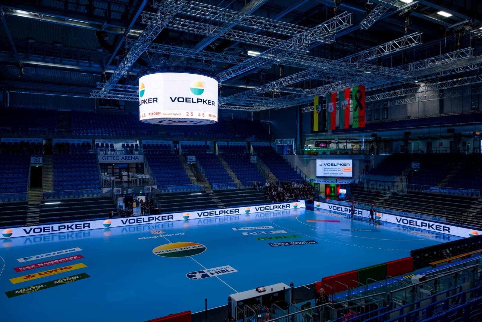GETEC Arena mit VOELPKER-Videowürfel